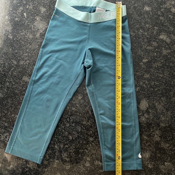 Nike Pro - DriFit Turquoise Capri Legging - Picture 4 of 5
